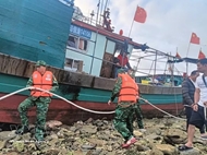 Vietnamese border guards rescue two foreign fishing vessels in distress at sea
